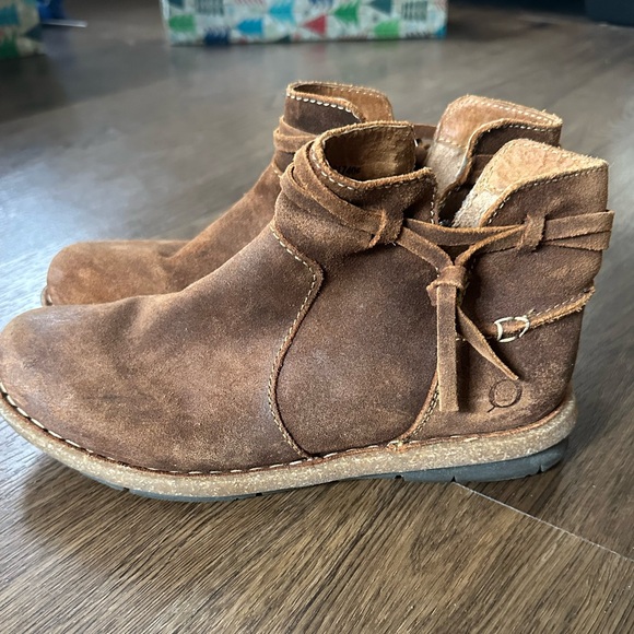 Born Brown Suede Ankle Boots – Size 7 - Picture 6 of 9